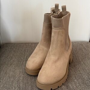 No Boundaries Tan Chelsea Lug-Style Ankle Boots